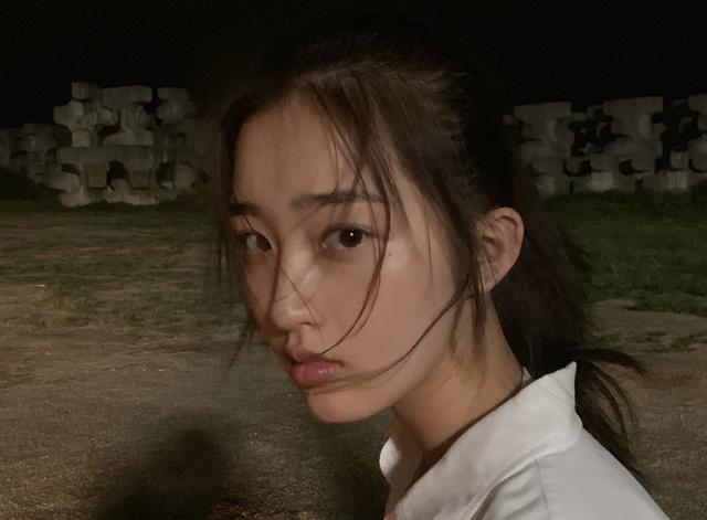 「邓恩熙」只有十五岁的邓恩熙，好作品不断，她未来的演艺之路值得期待！