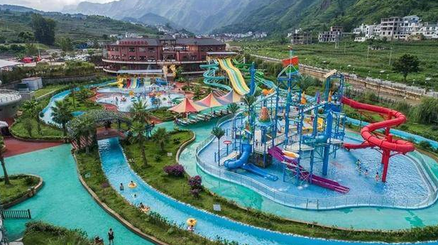 游乐园|女生高考后玩网红冲浪池，头碰头后毁容，母亲：影响上大学