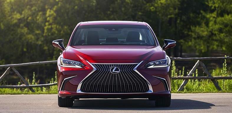 宝马5系|雷克萨斯“全新销量王”亮相,206马力起,顶峰306马力