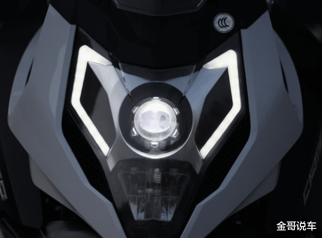 摩旅|通勤摩旅两不误,搭18L大油箱,还配水冷电喷,车友:国产最好骑