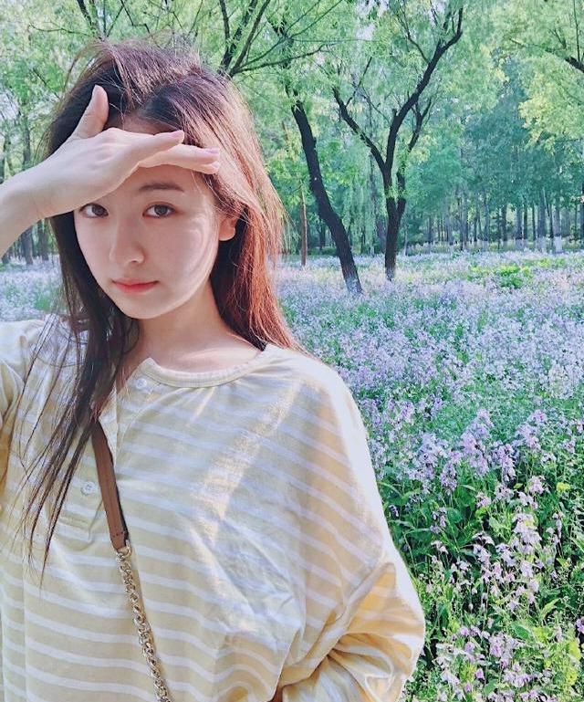 李兰迪|李兰迪开始走“女团”路线？瘦身后美过“初恋”，穿衣偏爱清新范