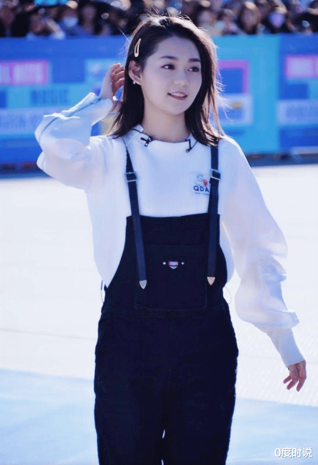 段奥娟■瘦下来的段奥娟堪比“整容”,当她穿上百褶裙后,美到不敢认