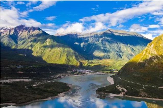 「西藏旅游」去西藏旅游，为什么不允许情侣睡一间房，导游：怕有生命危险