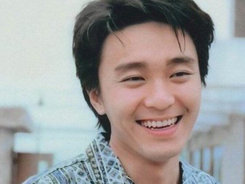 「周星驰」曾公开排挤张国荣，被周星驰捧红却成仇人，破产4次老婆仍不离不弃