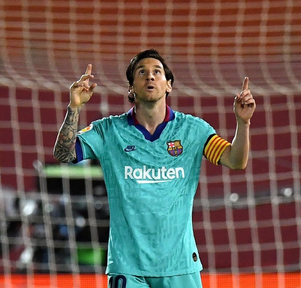 「梅西」超越C罗!梅西一数据独享历史第一,C罗想追上至少要明年!