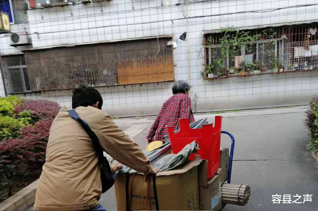 容县之声|广西一男子身患尿毒症，仍坚持边透析边摆地摊、开网店！