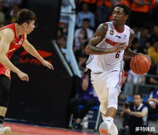 广东男篮■恭喜！广东宏远超级小外不会走了，连表忠心要留下，球迷可以安心