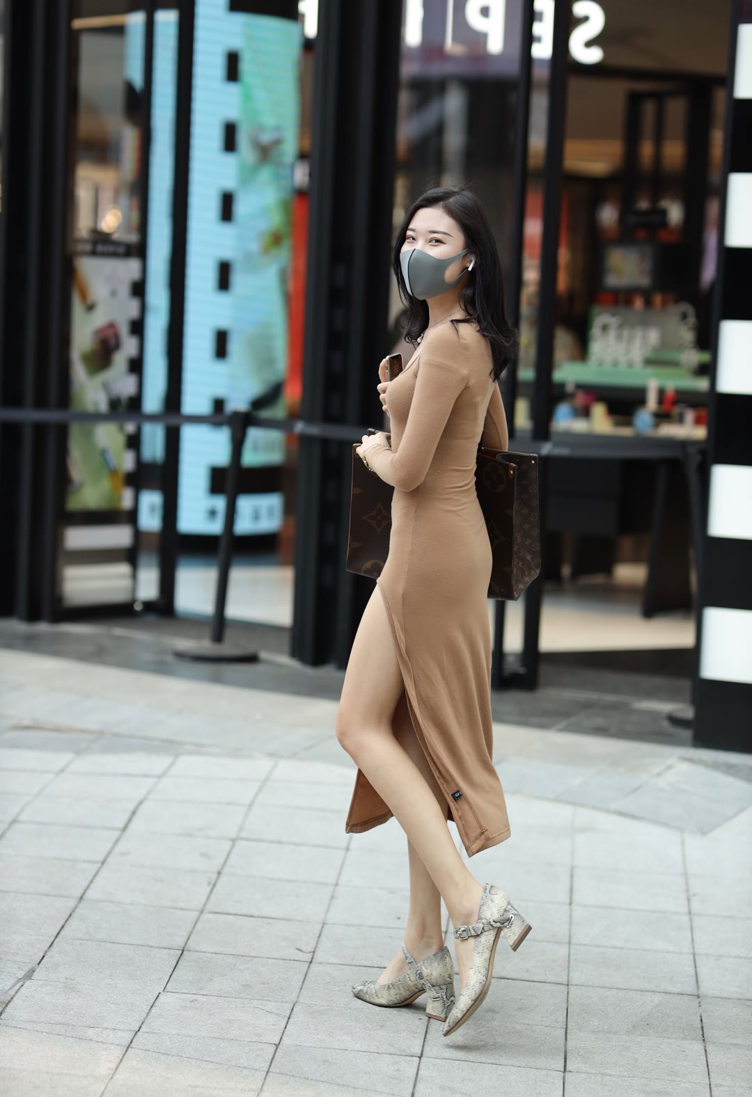 发型■时尚搭配:脸盘大的你,领型和发型可以解救