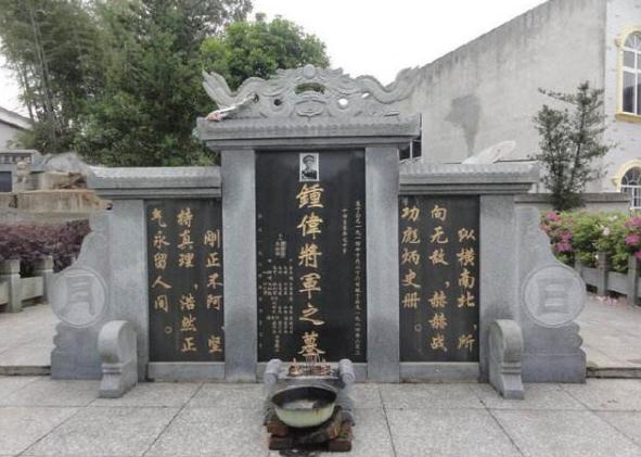 |55年他嫌军衔低,要把勋章挂狗尾巴上,遭林总痛批,主席却提拔他