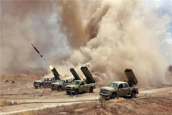 “復仇第一槍”打響！伊朗導彈破防“愛國者”，石油罐被炸成火球-圖5