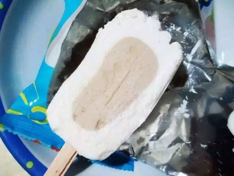 【巧克力】10年前后，这些经典零食的变化差距，网友：只许看不许哭