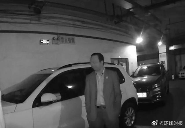 电动自行车|男子冒充007还有军情六处工作证：除了炫耀，还能多卖保险