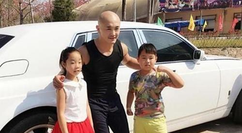 『武僧一龙』32岁武僧一龙，身价过亿买千万游艇，生活奢侈程度堪比拳王梅威瑟