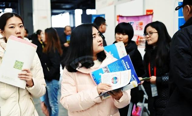 [法学]大学里很“坑人”的6个专业，热门只是表象，实则很难就业！