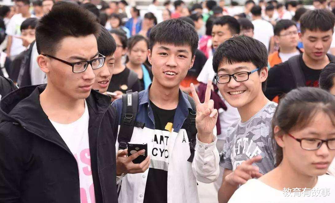 四川省|我国高考最苦的8个省,报考人数超50万,2个省700分无缘清华北大