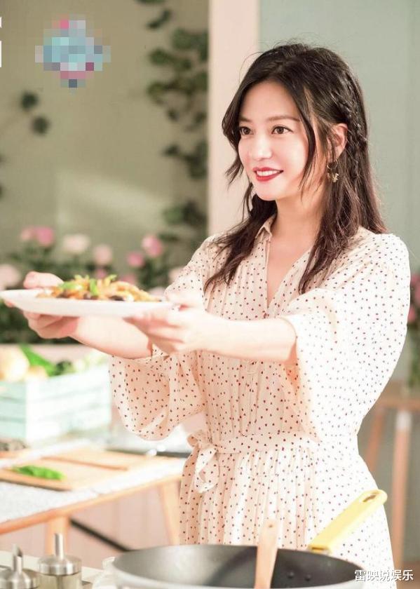 赵薇|有种“整容”叫赵薇变瘦，颜值不减下衣失踪，“漫画腿”十分耀眼