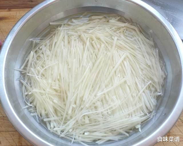 土豆丝|炒土豆丝为什么老粘锅？大厨教你一招，可轻松避免，味道媲美饭店