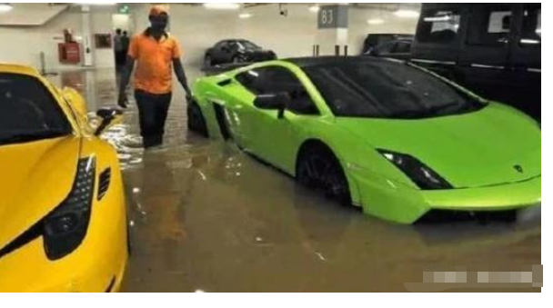 保时捷|8万一台的泡水保时捷能买吗？修理工说完你就知道了