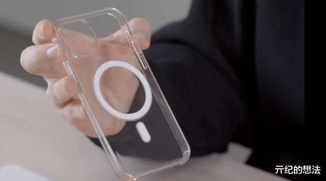 |10月23日，苹果公司突然宣布新规，网友最担心的事情还是发生了