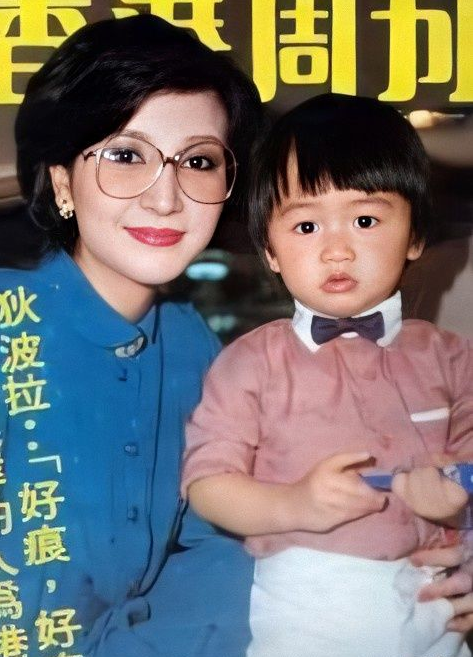 谢霆锋|出道20多年，基本是素颜，很少化妆上镜，不是天生丽质谁敢如此？