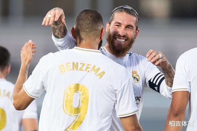 皇家马德里|齐祖被激情高抛!2-1夺冠夜皇马疯狂了,梅西绝望不忍了