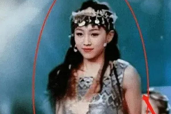 发型@有种“整容”叫刘雨昕换发型，看到早年长发照，姬圈天菜秒变甜心