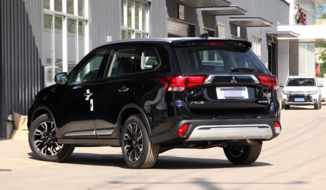 三菱欧蓝德@比荣放便宜2万多！2020款5月就上市，至今几乎0差评，比CRV还帅