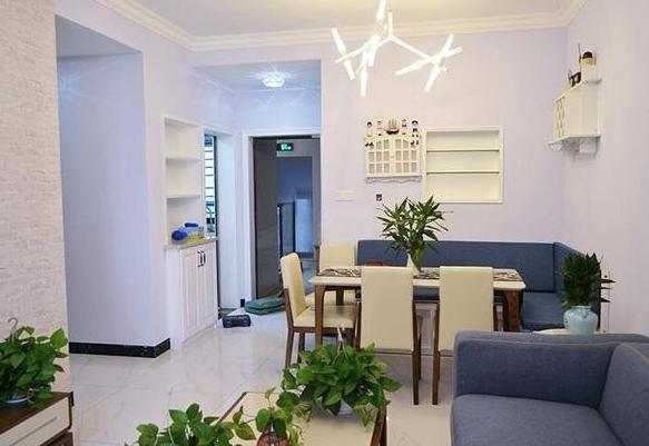 『装修』参观邻居装修新房，放了20盆绿萝就入住，我觉得他嫌命长