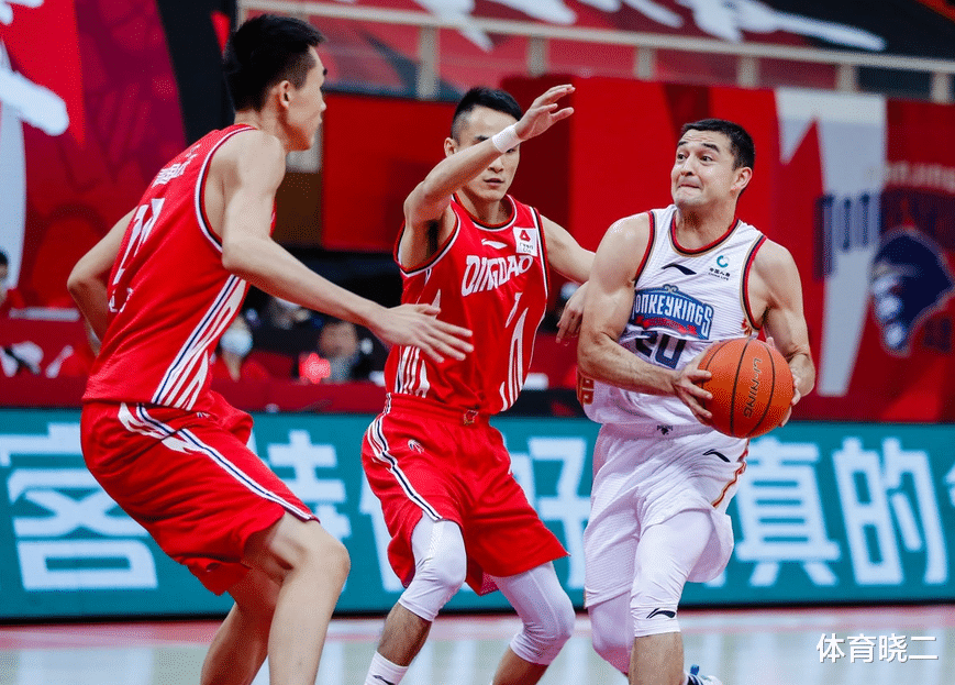 青岛男篮|仅出场5分钟！前宏远2米16内线遭弃用，朱总能签回他吗