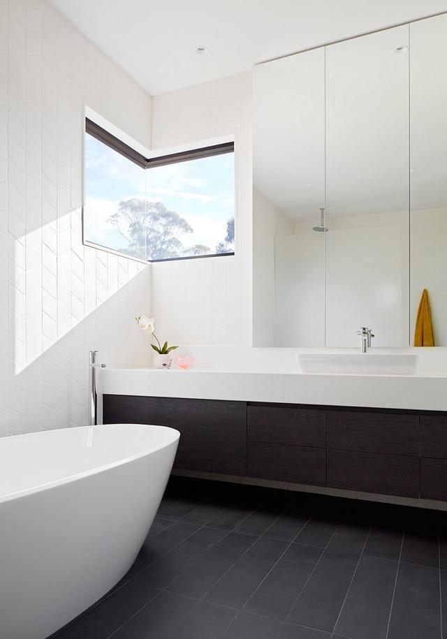 退休@退休夫妻打造豪华别墅，客厅直通大露台设计，给人极大的舒适感！