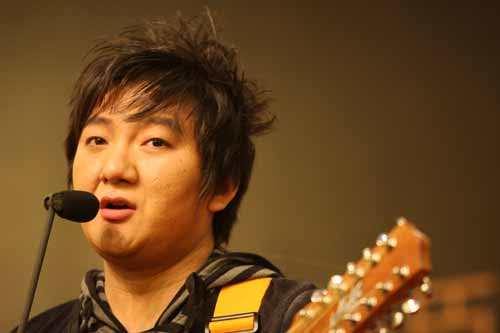 宋plus|他凭借“一首歌就能吃一辈子”，今坐劳斯莱斯出行，你还记得他吗？