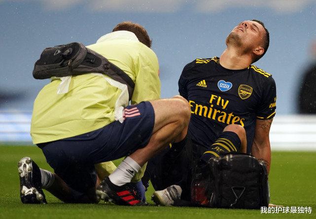 「阿森纳」奇葩！阿森纳20分钟2人离奇受伤：主帅懵了 球迷集体炸锅