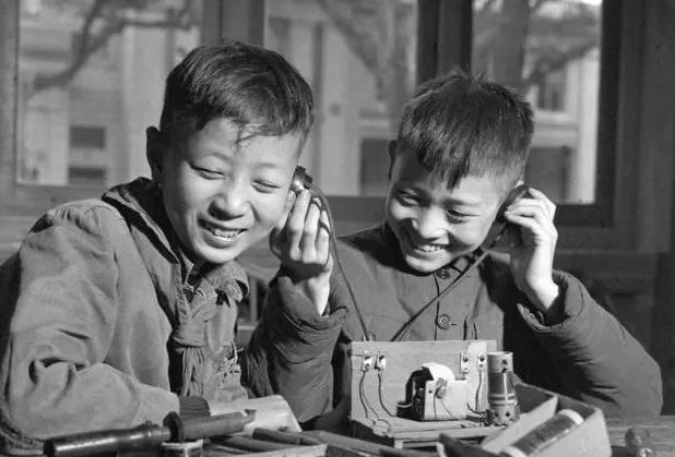 收音机：五六十年代不需要电的收音机