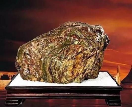 奇石|一块其貌不扬的石头,竟然价值8亿,到底是什么石头价格如此之高?