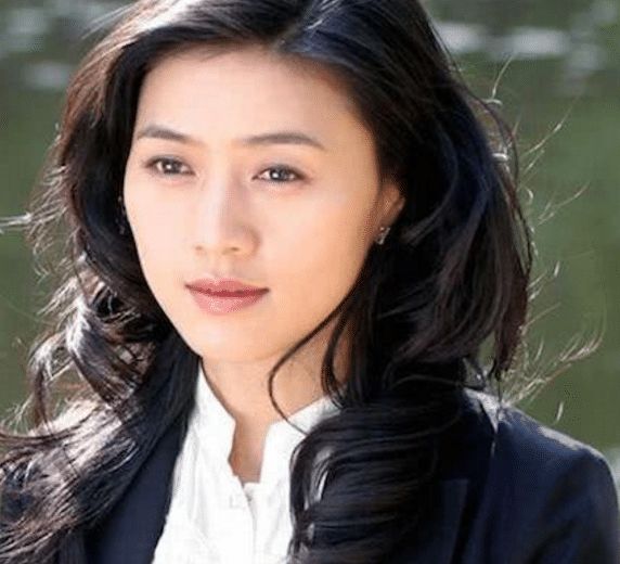 「田海蓉」她事业巅峰时怀孕，老公是谁至今未知，女儿12岁长相浮现生父基因