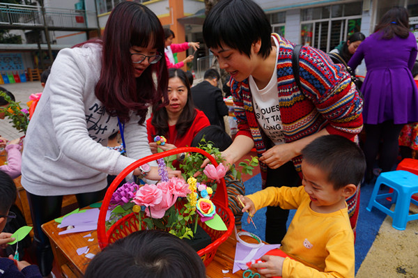 『』老师让孩子捐花，4岁女儿出手大方，2万块的永生花就这样捐了