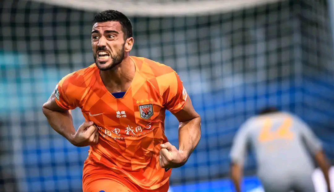 热刺|中超红黑榜：鲁能大包大揽 昏帅不懂规则？3本土2外援谁MVP你来评