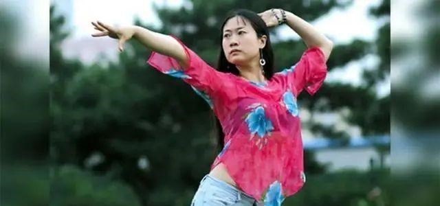芙蓉姐姐|网红鼻祖芙蓉姐姐近照曝光，43岁资产过亿，独自带娃瘦成气质美女