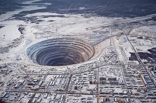 科拉超深钻孔已挖到地下12262米，为什么停止了？现在终于明白了