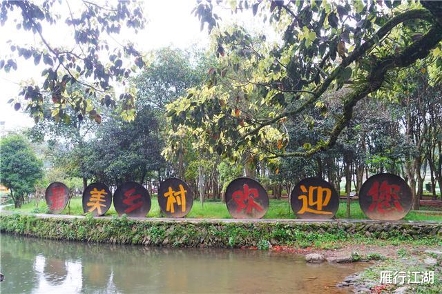 『婺源』安徽最适合养老的古村落，是桃花源记的现实版，依山傍水环境清幽