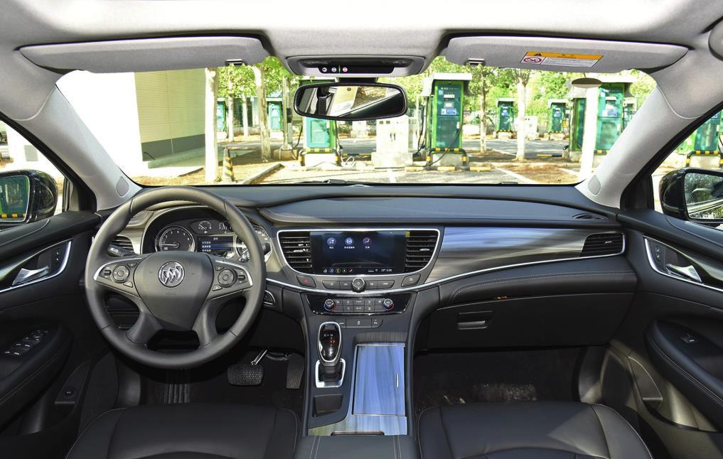 「别克君越」什么人会买别克君越？别克君越是豪车吗？多少月薪开它合适？