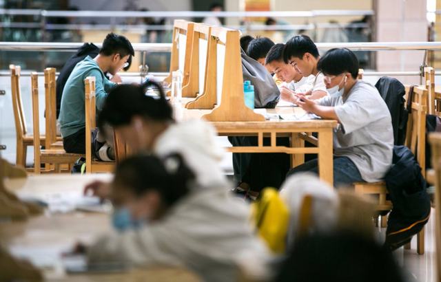 深圳大学|深圳大学1042人申请“转专业”,护理专业位于榜首,网友:意料之中