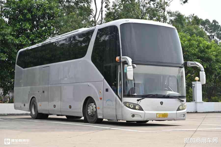 奥迪Q7|座椅堪比沙发，十年前的这款国产豪华大巴，实际是斯堪尼亚底盘？