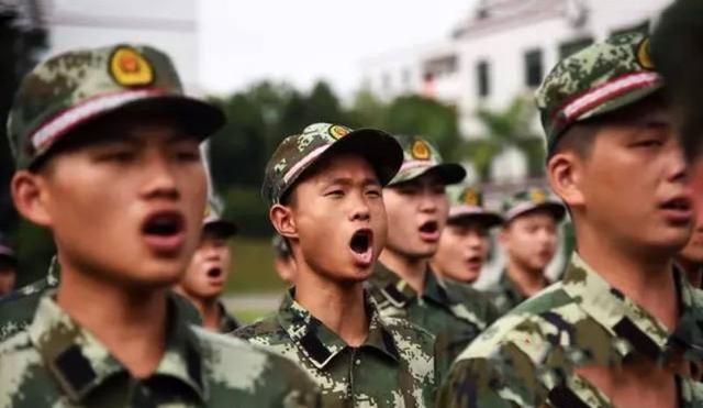 「新兵」新兵的疑问：部队不允许新兵抽烟，为何老兵可以抽个不停呢？