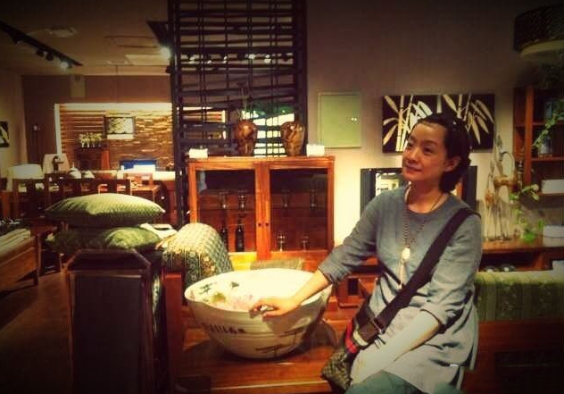 张嘉益|走进张嘉译现实的豪宅，房子装修得像平民家庭，餐桌的食物很随便