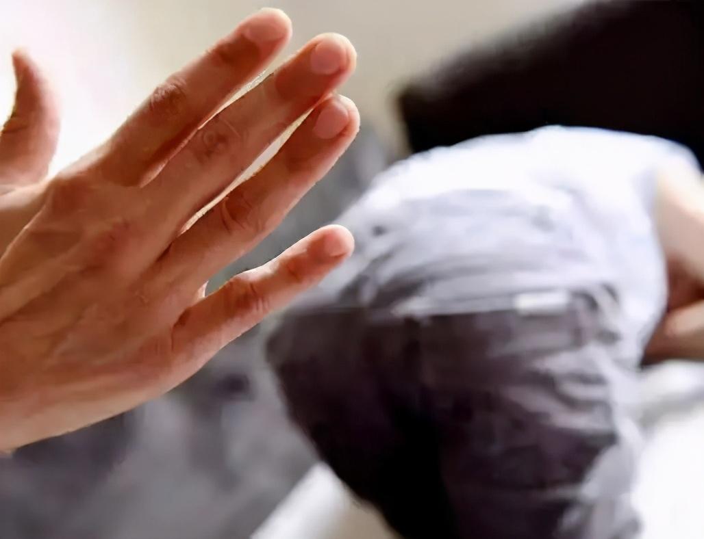 作文|小学生作文《爸爸的脚臭》火了，网友隔屏捂鼻：你的描写呛到我了