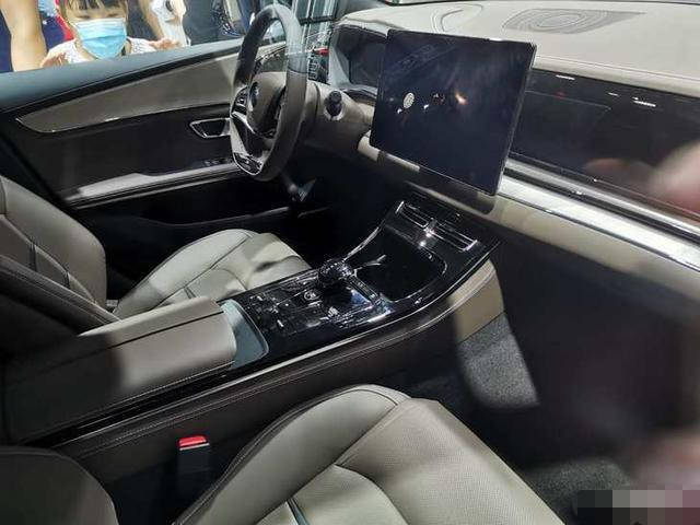 『比亚迪汉』比亚迪汉正式发布，4.7S破百，预售价曝光，特斯拉想溜