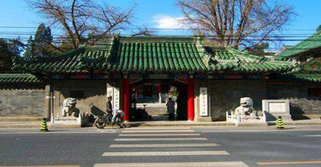 大学|这所“大学”自愿降为“学院”,却不费吹灰之力成985高校,真牛