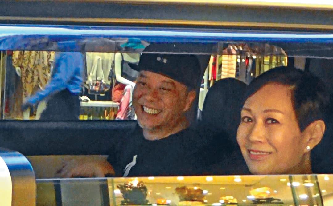 张玮|欧阳震华嘴唇爆裂，娶赌王孙女却24年无子，希望妻子比他先死？