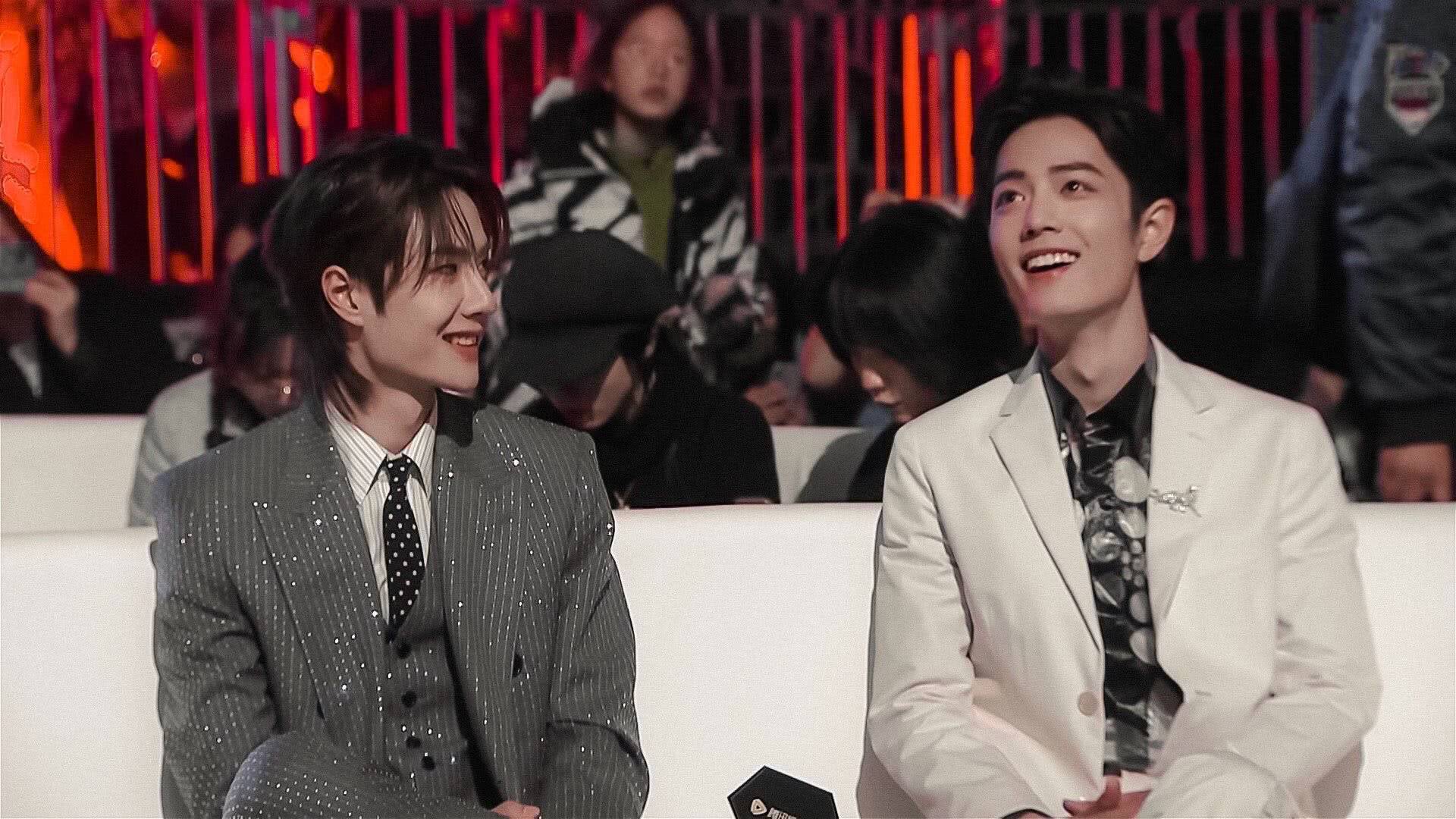 陈情令获亚洲电视剧大奖！肖战王一博官宣微博之夜，想低调都不行